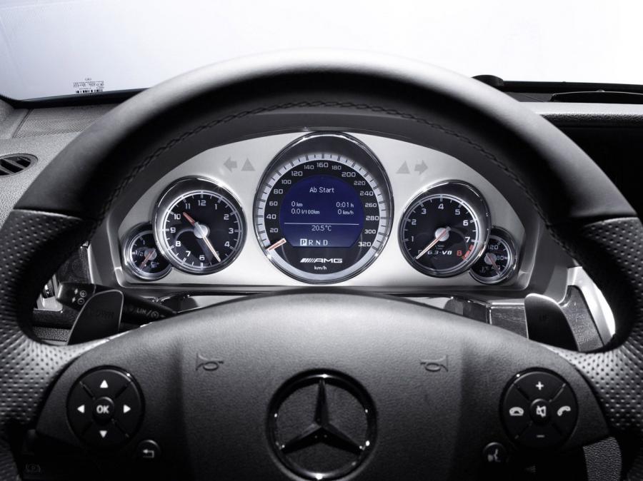  Mercedes-Benz E63 AMG 2010 года  (фото 45 из 57)